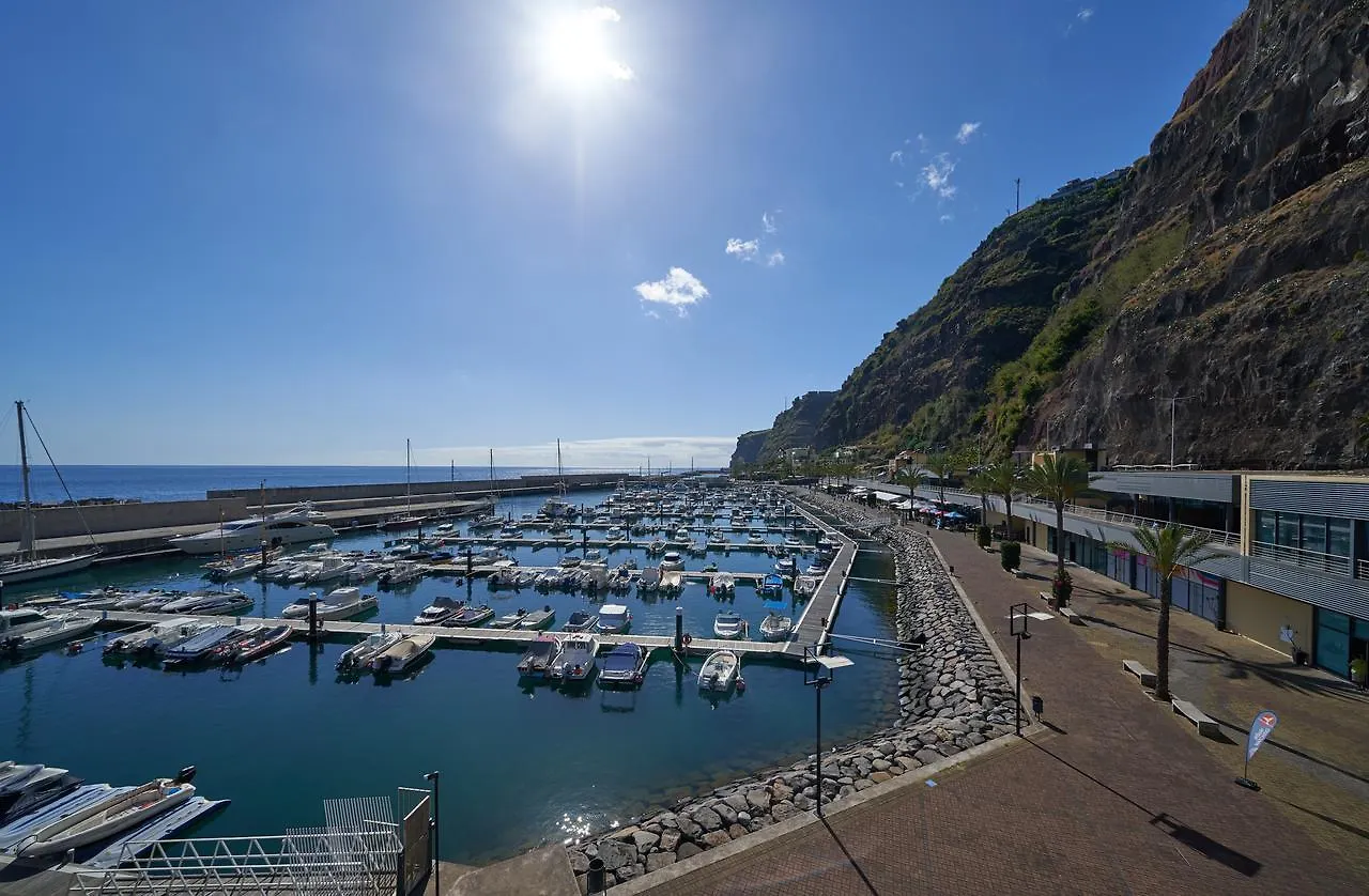 Marina Rooms Calheta  Guest house