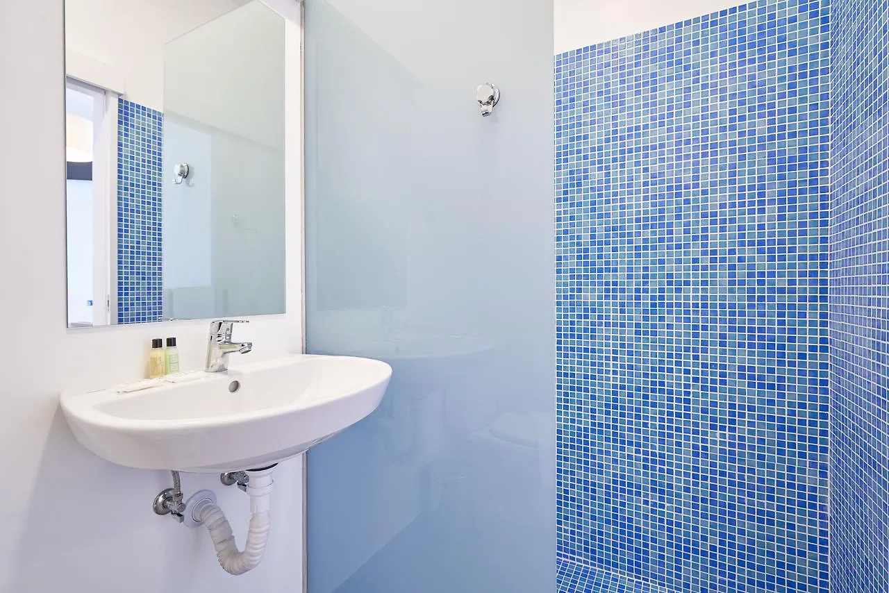 Guest house Marina Rooms Calheta  Portugal